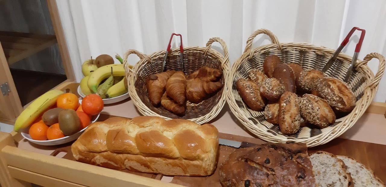 Saint-Evroult-Notre-Dame-du-Bois Logis Hotel Restaurant Le Relais De L'Abbaye מראה חיצוני תמונה